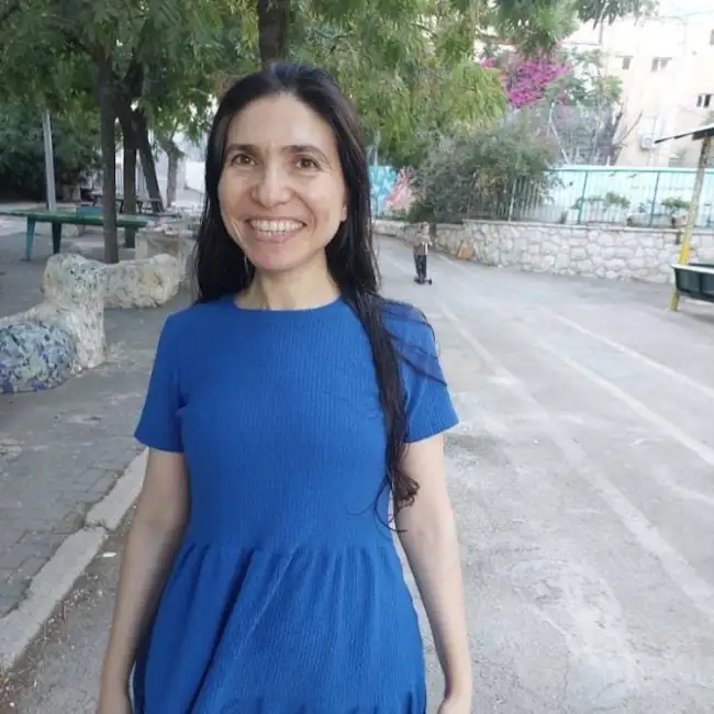 אירינה, 43