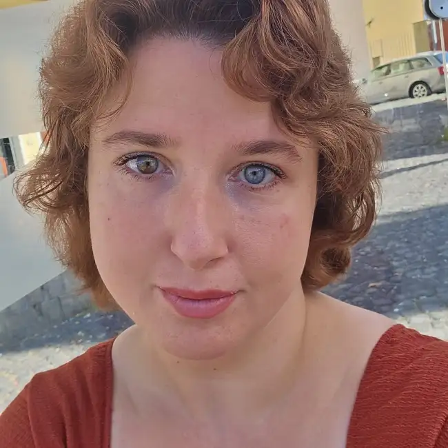 Nadya, 35