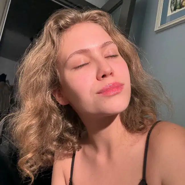 Ariela, 22